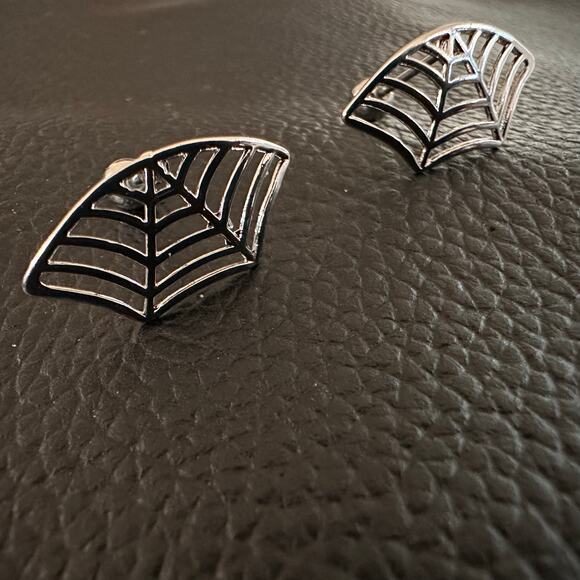 Spider web stainless steel cartilage ear piercing earrings - Picture 3 of 4